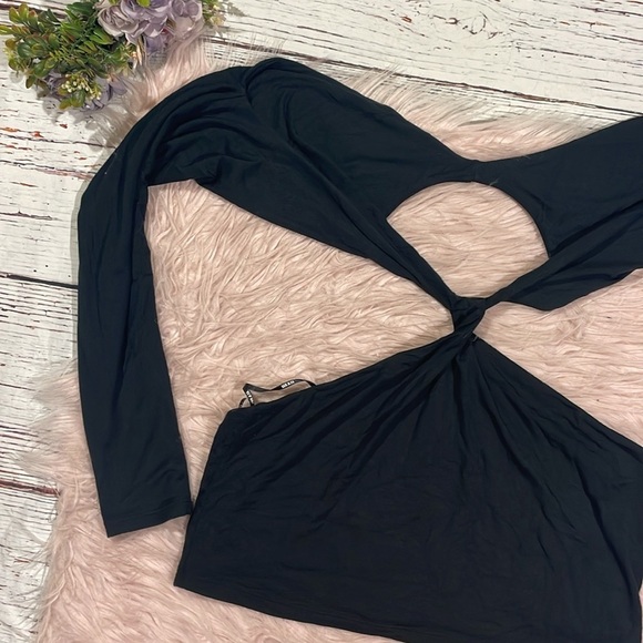 NWT Ser.o.ya Ellis Twist Front Crop Top in Black - Picture 9 of 9